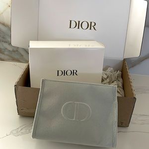 💯 NEW authentic DIOR pouch